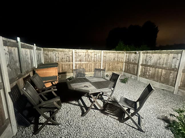 Living in a Quiet Area. En-suite.  Main Photo