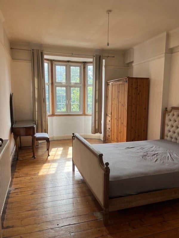 Room available in our friendly and spacious home 💐 Main Photo