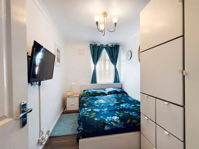 Furnished double bedroom in Warnham, Horsham  Main Photo