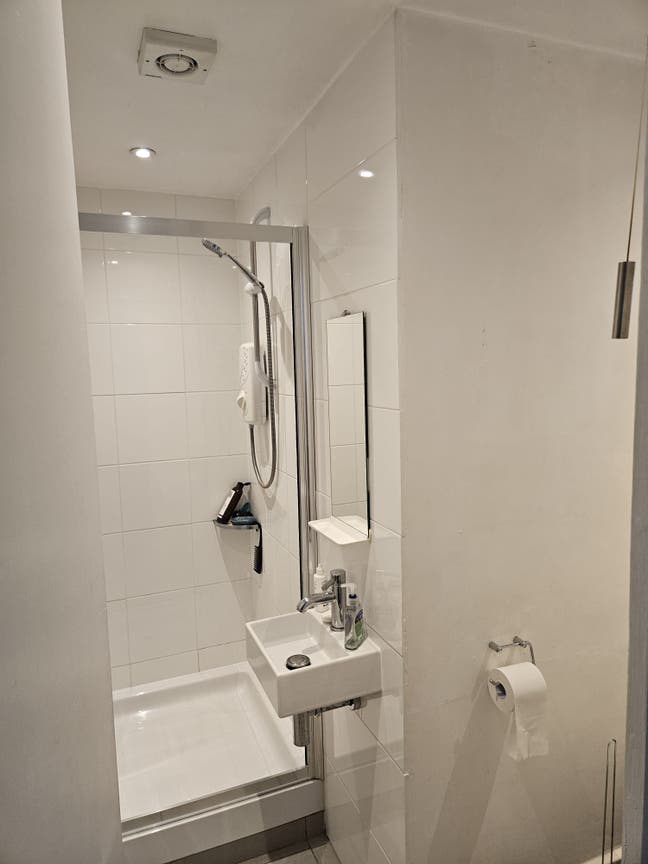 Double Room in sunny house in Newington Green  Main Photo