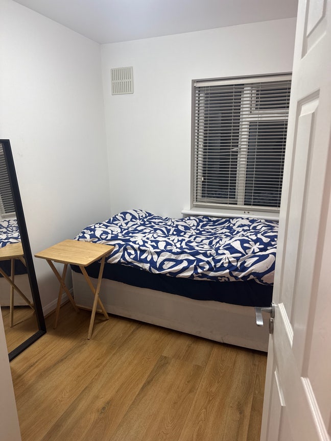 Looking for a female tenant Main Photo