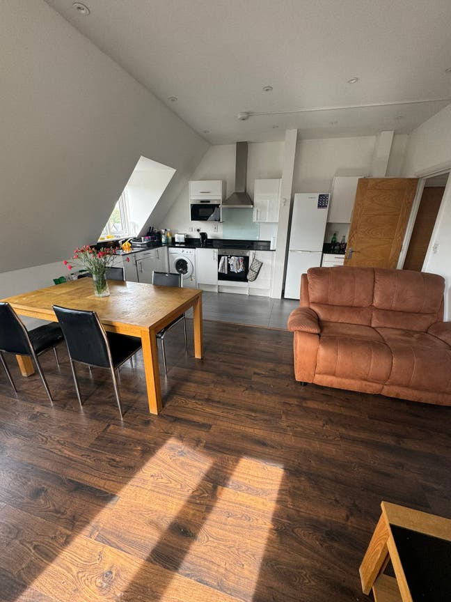 Quiet 3-Bed Flat in Safe North, 20mins to King'X  Main Photo