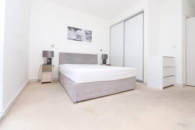 Modern Ensuite+Private Garden Room in Greenwich  Main Photo