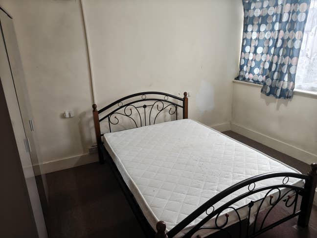 Single/Double room for rent in Dagenham area Main Photo