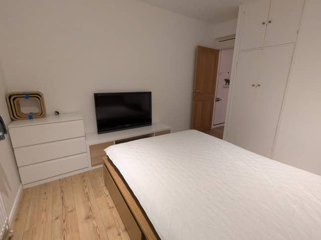 Double room in elephant and castle  Main Photo