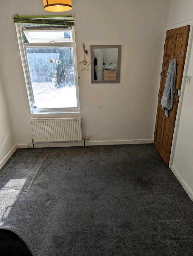 Double room to rent  10 minutes from town center  Main Photo
