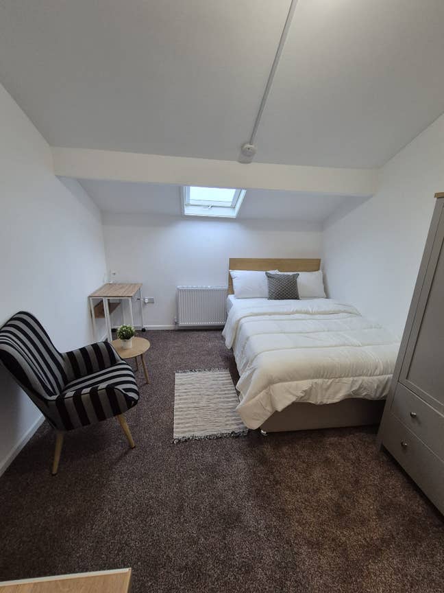 En-suite studio, in modern shared home, BL9 Bury Main Photo