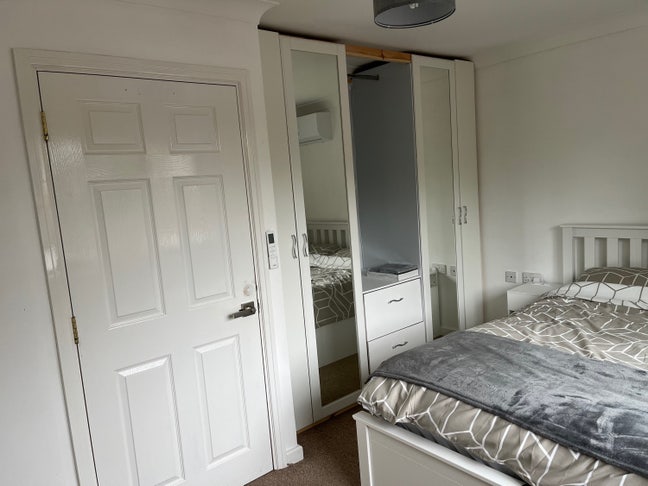 Air Conditioned Large Furnished Double Room  Main Photo
