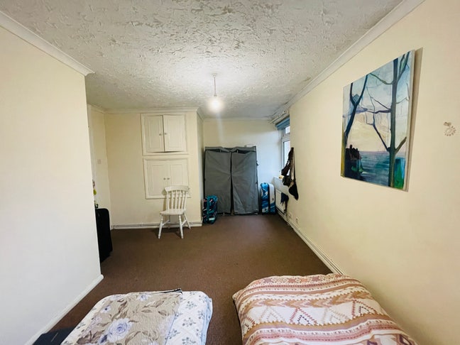 Double room available for a girl  Main Photo