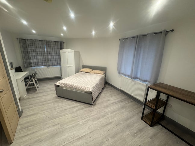 Studio En-suit room Main Photo
