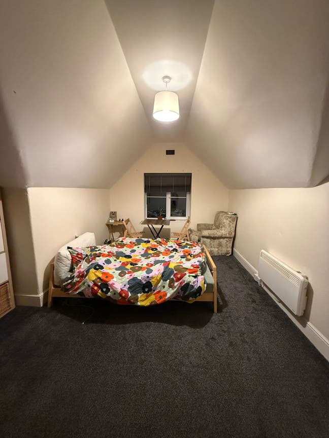 Spacious 2-Bedroom Flat in Prime BS23 Location Main Photo