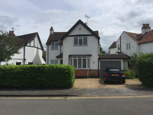 Beaconsfield walk to town with parking  Main Photo