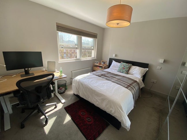 Lovely Quiet Bedroom with En-suite in NW6 Main Photo