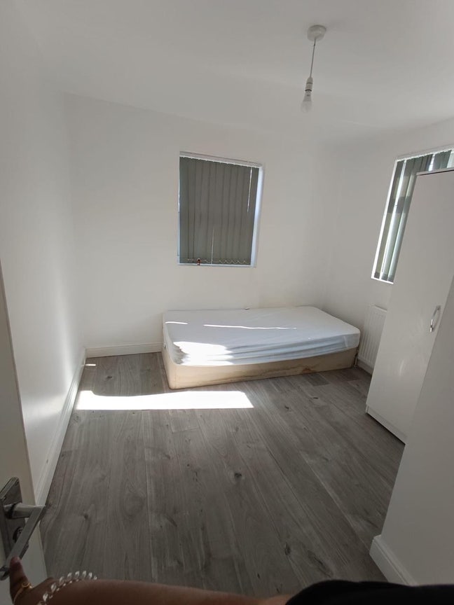 Single room available   Main Photo