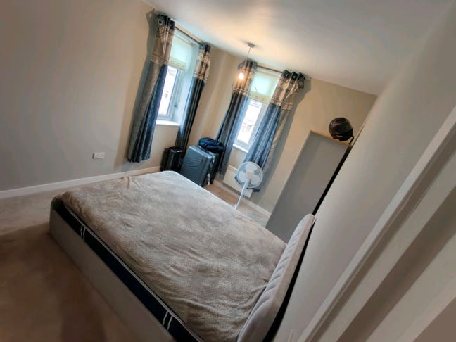 Double bed room available in sharing  Main Photo