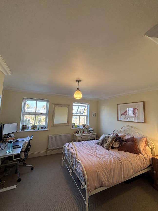 Large Double Room in Clapham South House Main Photo