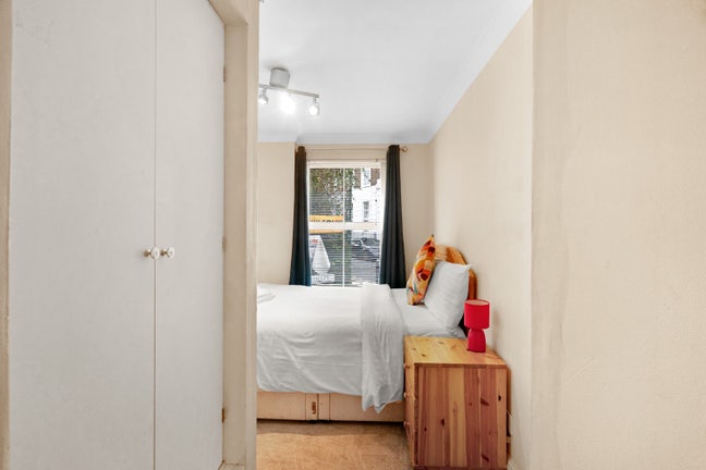 Double room w/private bath-Tower Hill/Aldgate east Main Photo