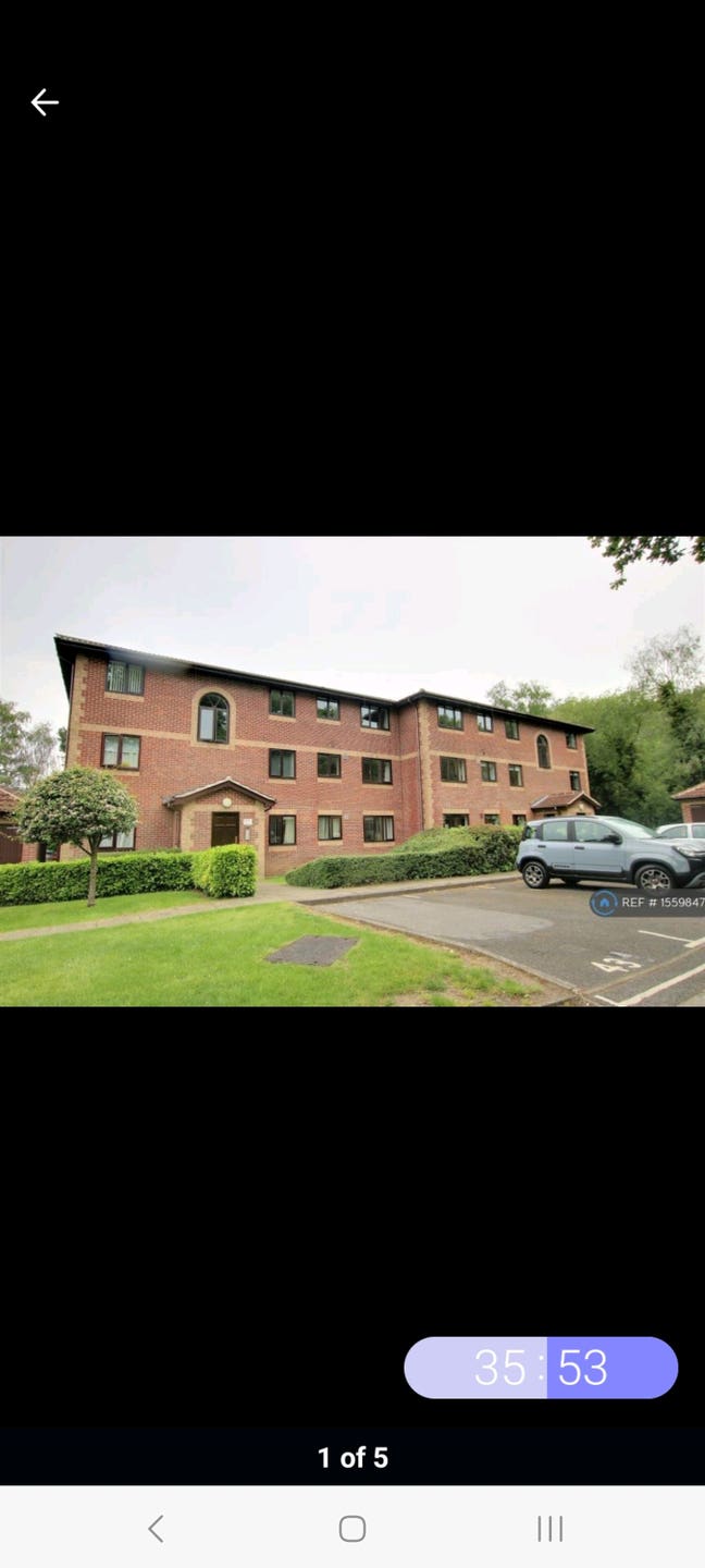 1 Bedroom fully private top (2nd) floor flat Main Photo