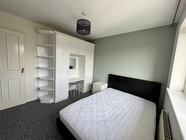 Two lovely double rooms - North Bradley Stoke Main Photo