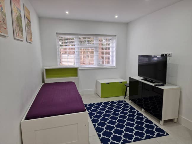 An Elegant Room Featuring Full Amenities Main Photo
