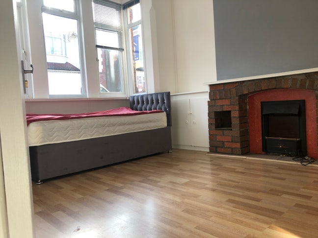 Large Double room to let  Main Photo