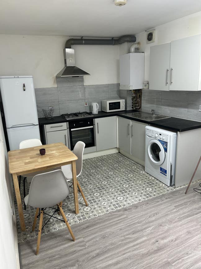 Lovley 3 Bed Flat ZONE 2 Main Photo