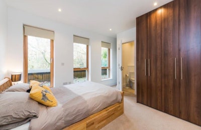Ensuite in duplex by a park 🌳 Main Photo