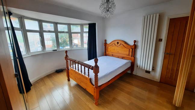 Extra Large Double Bedroom Fully Furnished  Main Photo