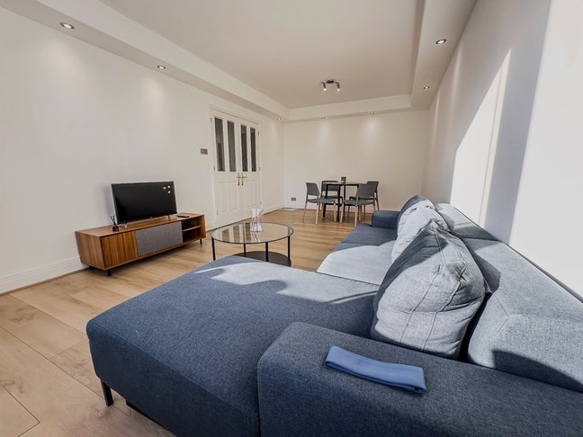 Bright 2b2b Flat in NW London - Flatmate wanted Main Photo