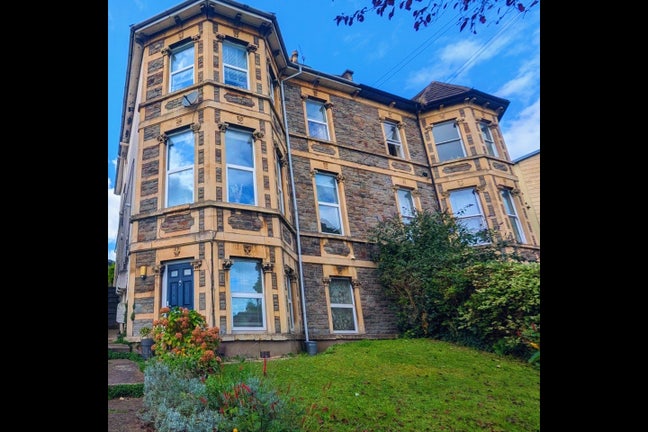 ✨One-Bedroom Studio Flat Centrally Located - BS7✨ Main Photo