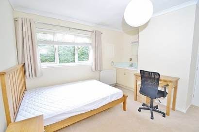 A well-presented double room on the first floor Main Photo