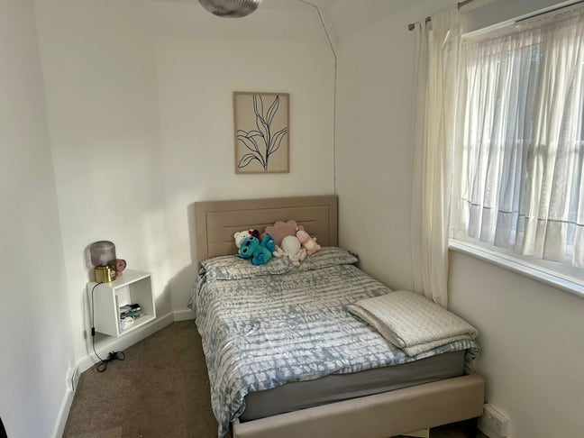 2 bedroom house.1 room to let  Main Photo