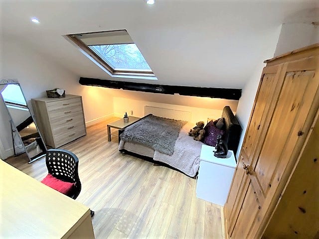 Large double attic room Main Photo