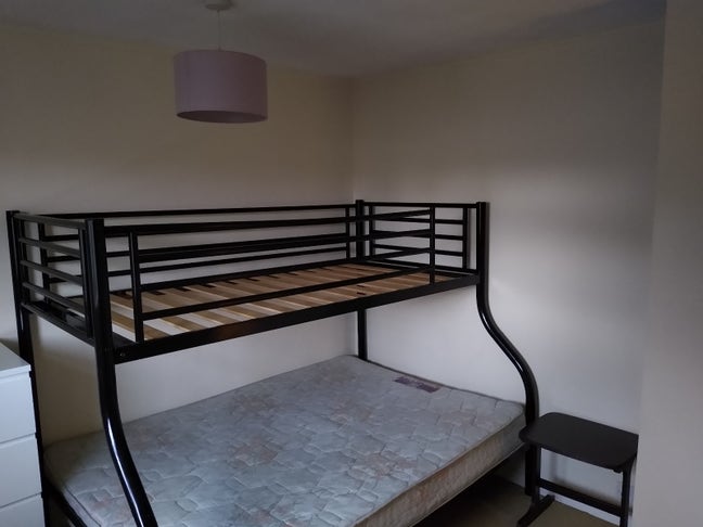 Sunny double room overlooking garden Main Photo