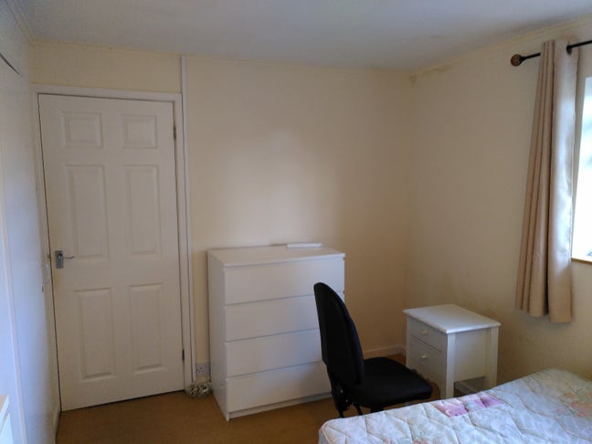 Sunny double room overlooking garden Main Photo