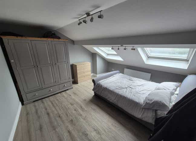 Room and bathroom in spacious Chorlton house! Main Photo