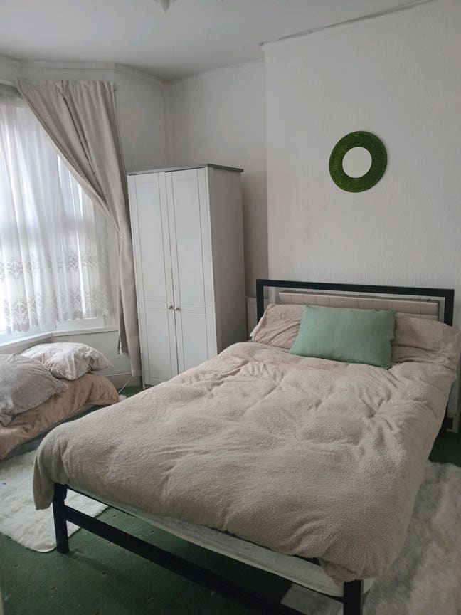 Attractive double room in East Ham Main Photo