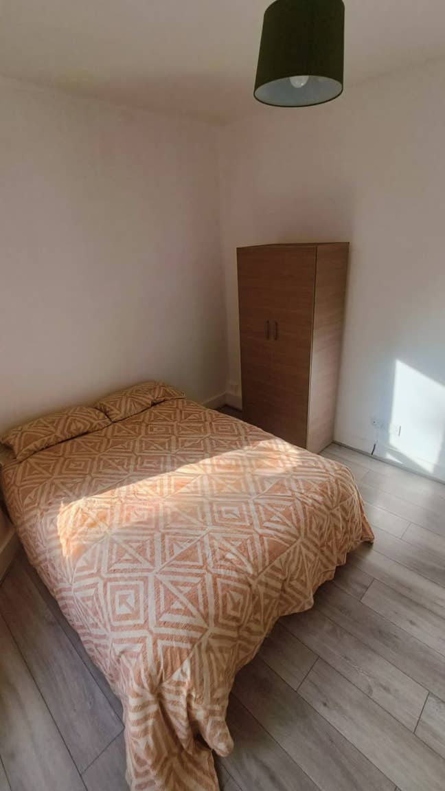 Bright & Spacious 2/3 Bedroom Flat Main Photo