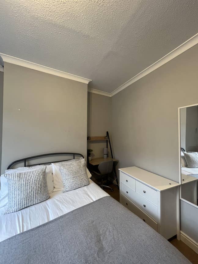 4 Bed Near Keele and Royal Stoke Hospital Main Photo