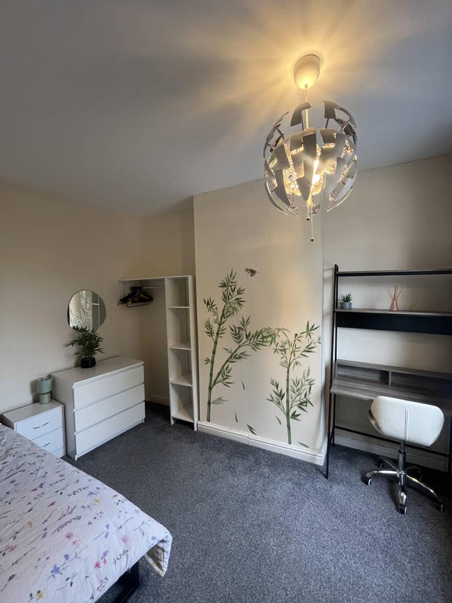 4 Bed Near Keele and Royal Stoke Hospital Main Photo