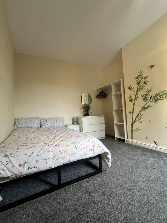 4 Bed Near Keele and Royal Stoke Hospital Main Photo