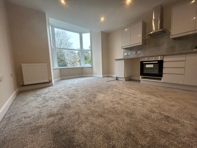 1-Bedroom Ground Floor flat Main Photo