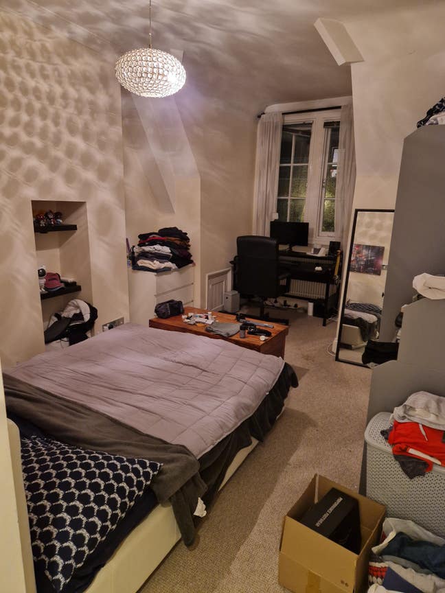 1 bed+en-suite available, £750 pcm bills included! Main Photo