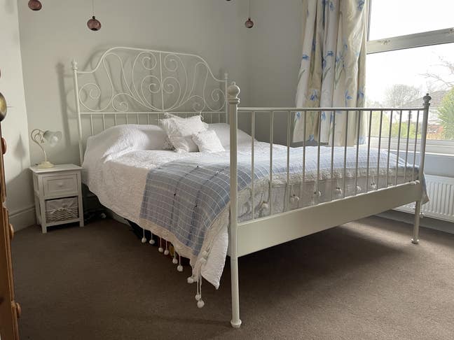 Sunny room central Petersfield Main Photo