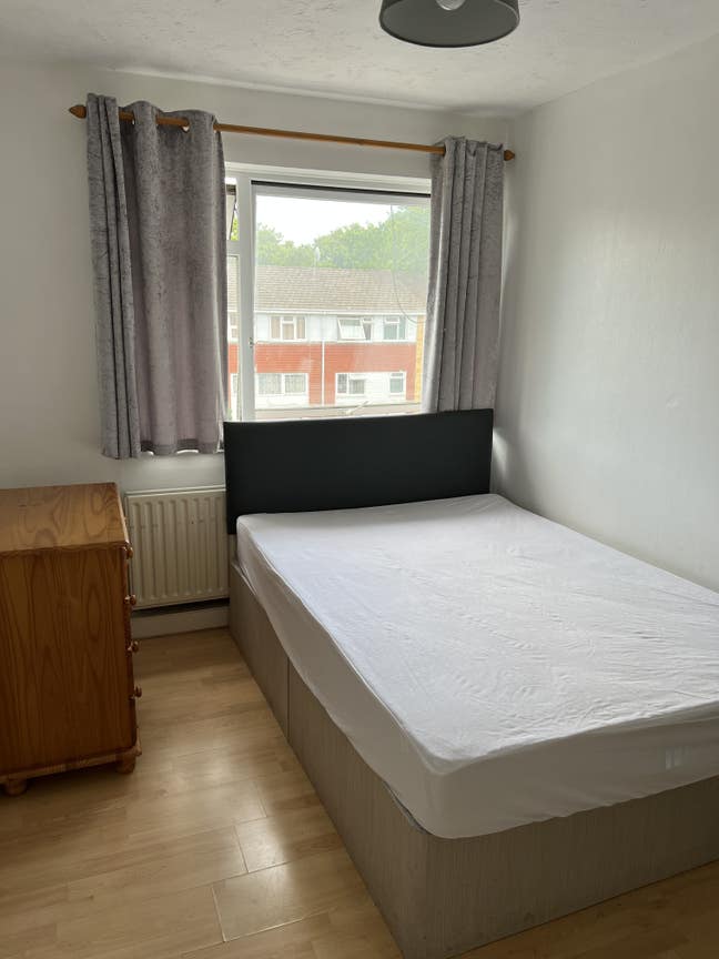 Bracknell Double Room. Main Photo