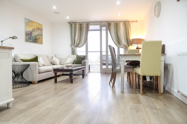 ✨ En-Suite Modern Built Zone 2 Poplar 🛋️✨ Main Photo