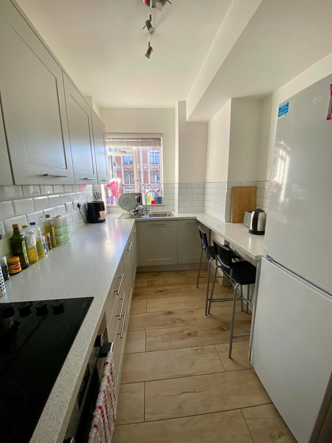 Cosy Double Room Available in Modern Brixton Flat Main Photo