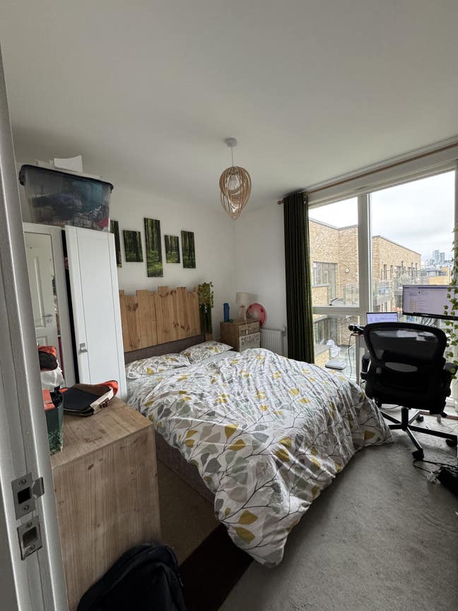 Spacious double bedroom near Canary Wharf Main Photo