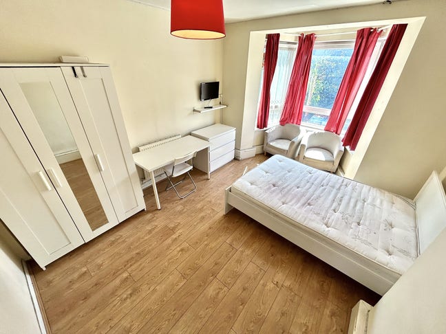 2 Double rooms in Bow E3 - All Bills Included Main Photo