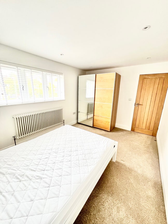 Double Room in a New House in Summertown Main Photo